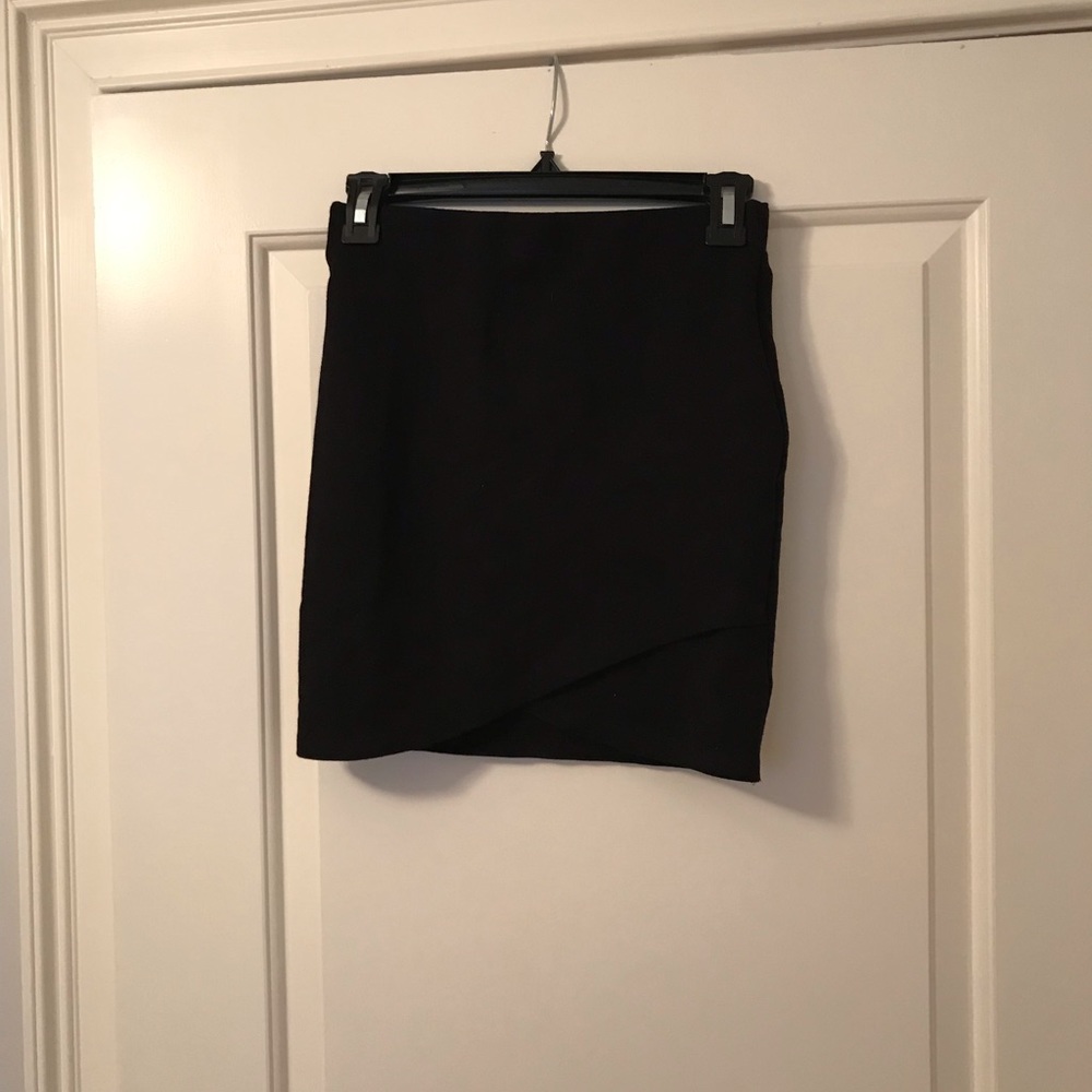 Aritzia black skirt